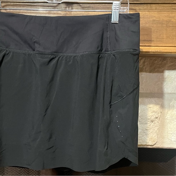 RUN WITH IT HIGH RISE SKORT - Picture 10 of 11